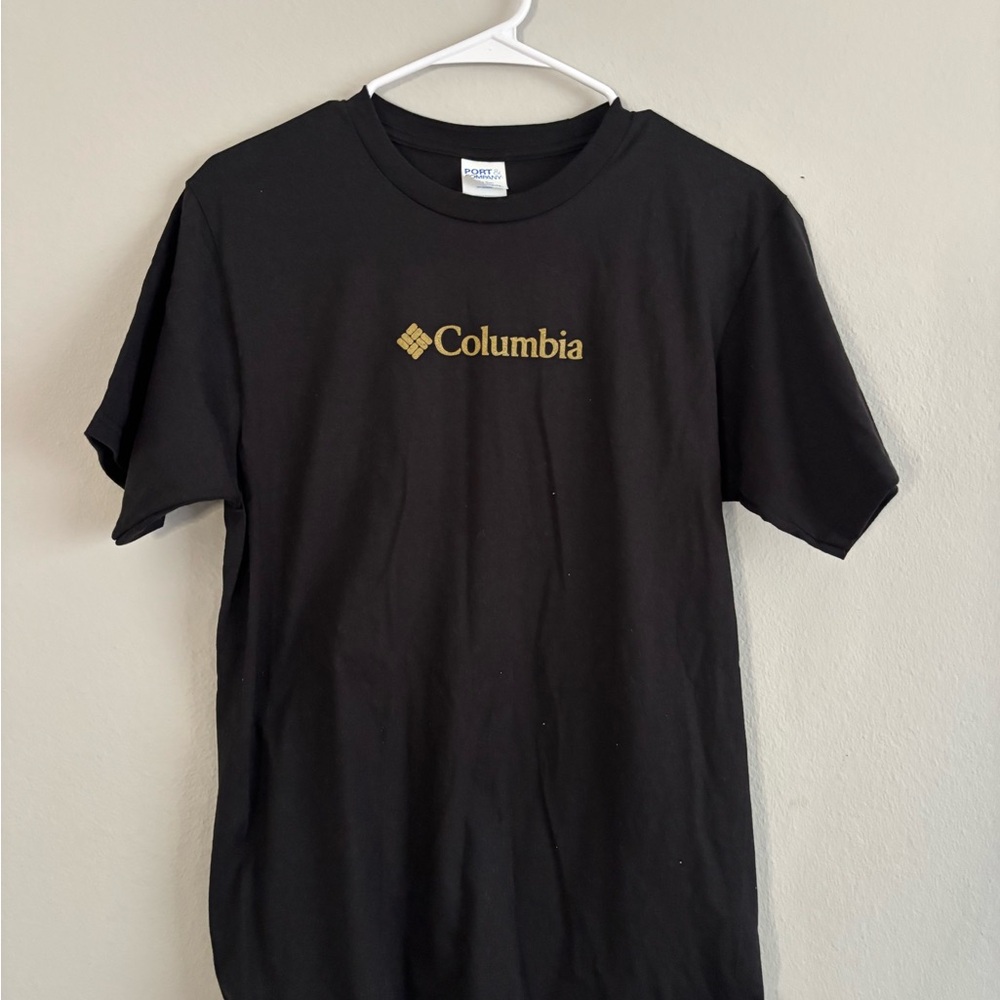 Columbia Black Short Sleeve Tee for Outdoor Adventures